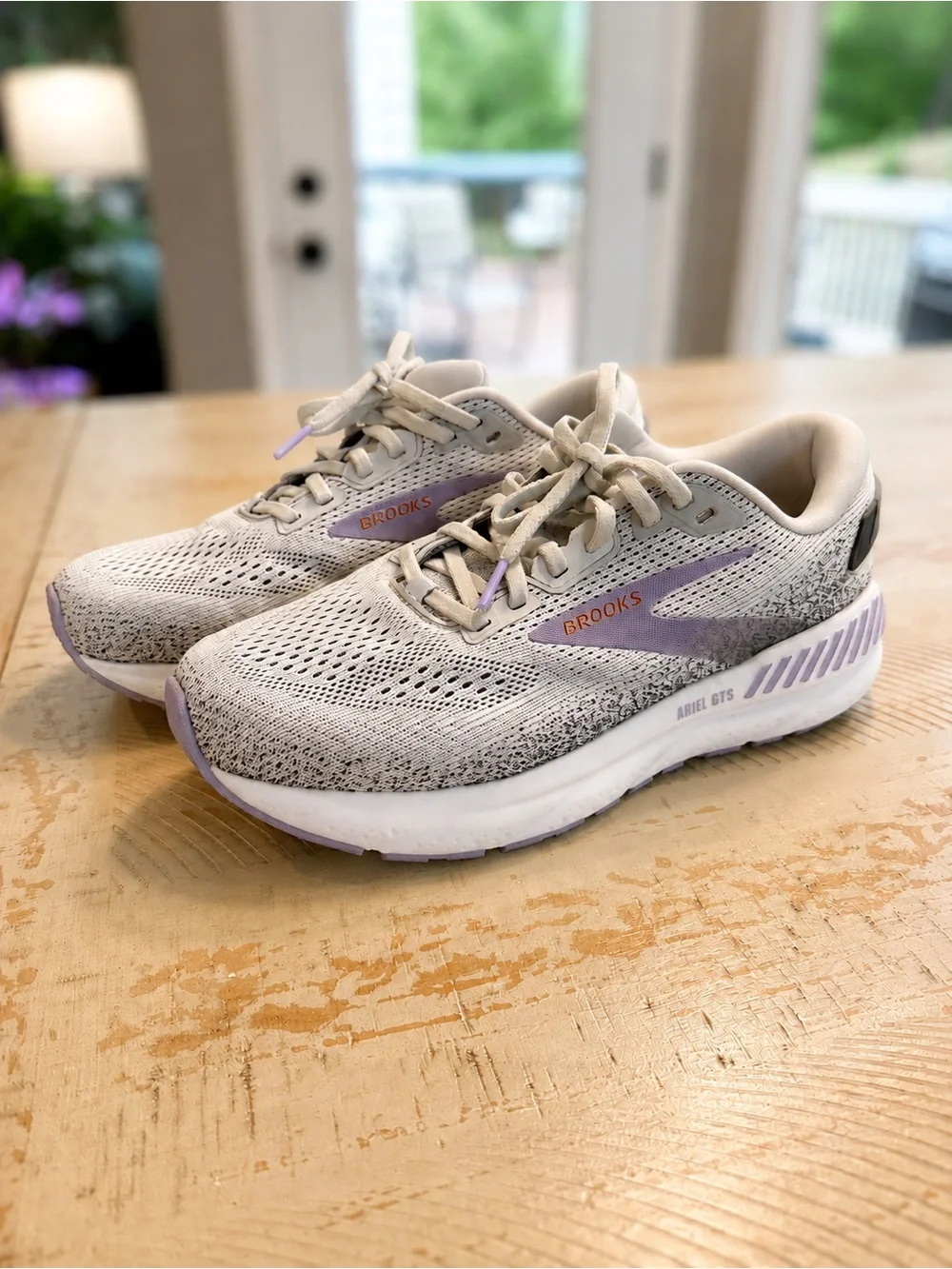 Brooks Women's Ariel GTS Running Shoes - Light Gray with Lavender
